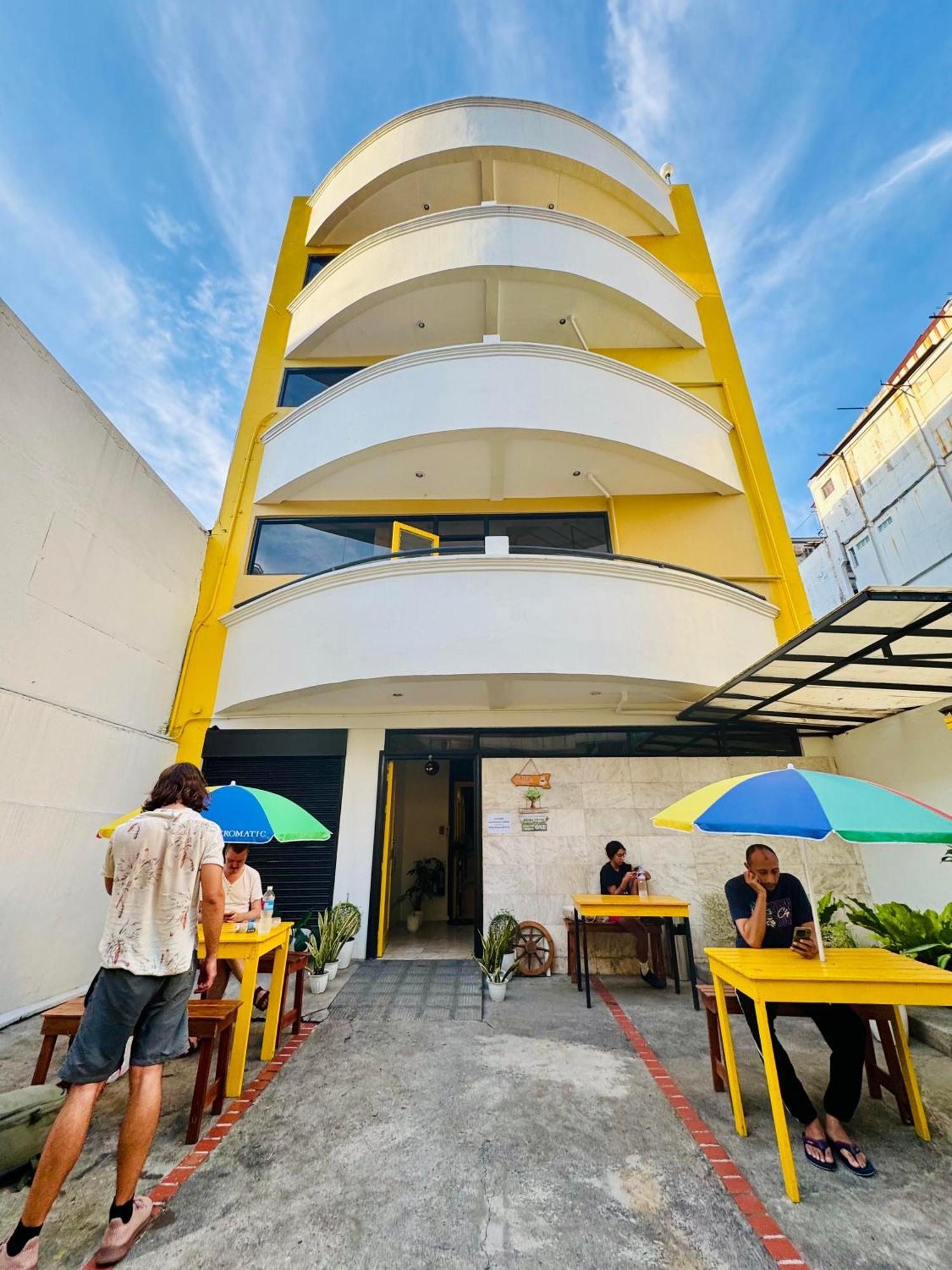 Cheese Hostel Manila Makati City Buitenkant foto
