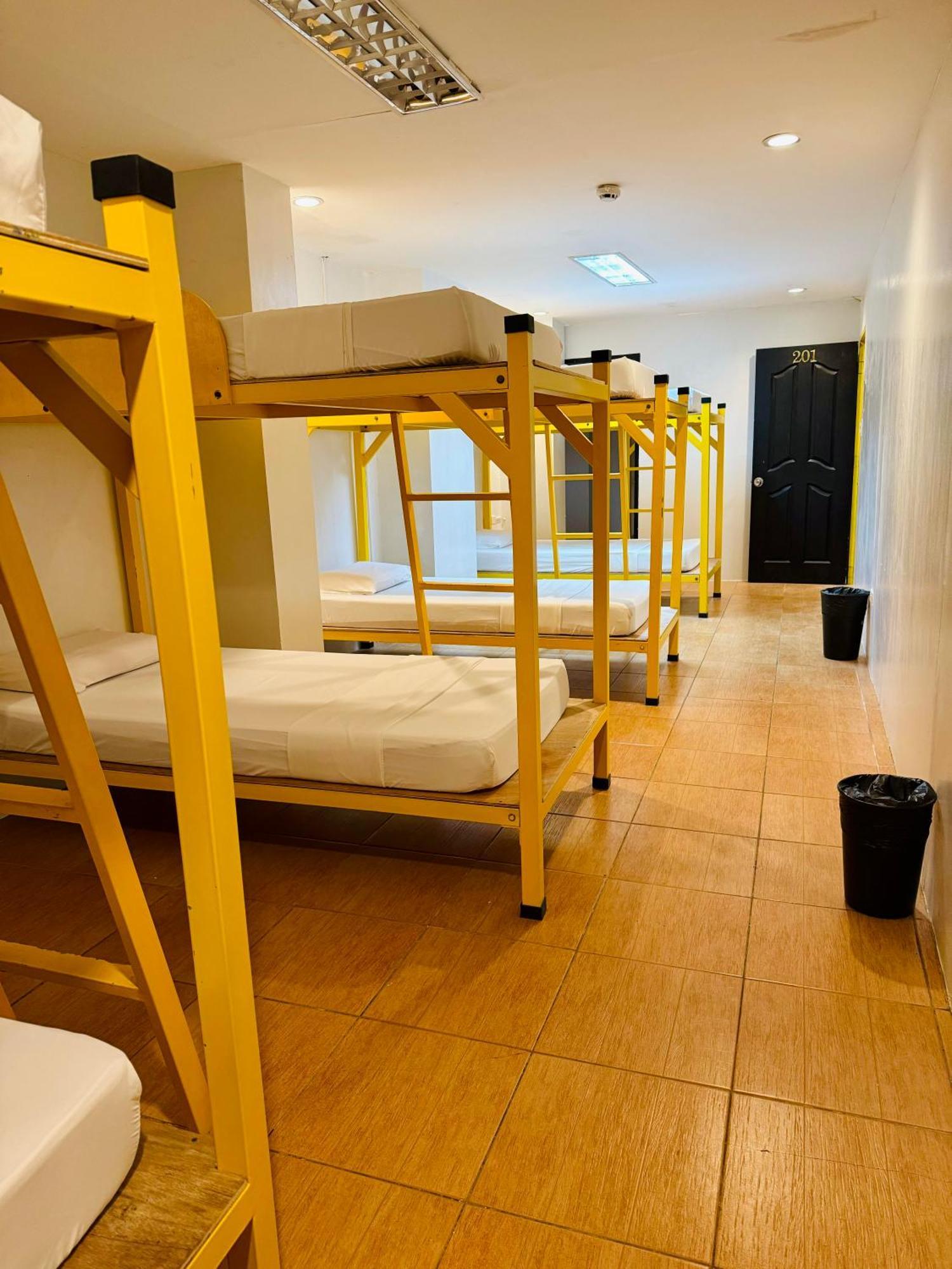 Cheese Hostel Manila Makati City Buitenkant foto