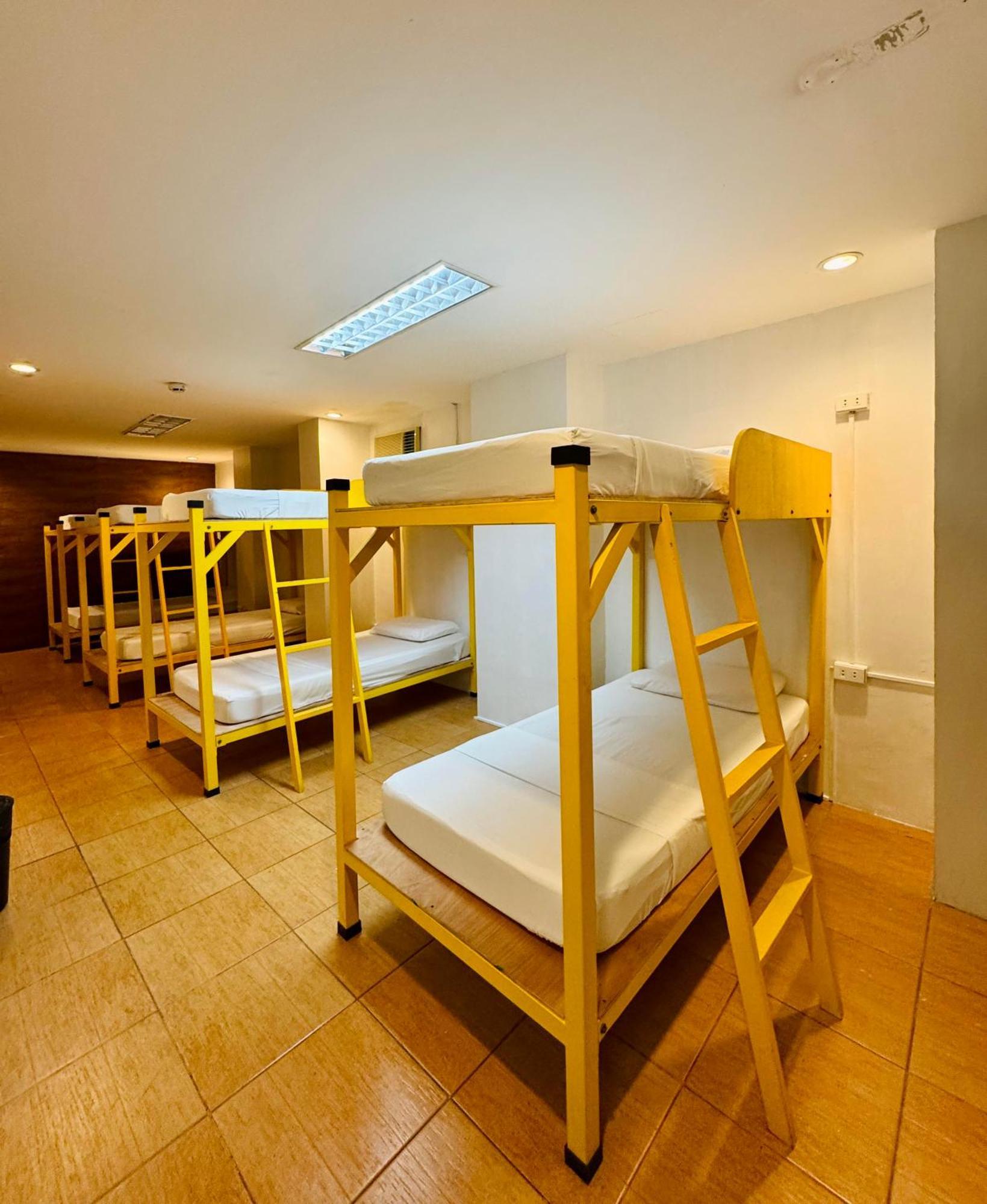 Cheese Hostel Manila Makati City Buitenkant foto